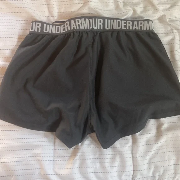 Under armour grey shorts - Picture 2 of 2